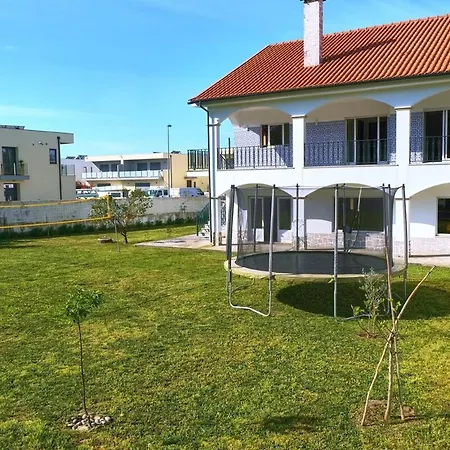 Gasthof Private Gardened House - 5min From The Viana do Castelo