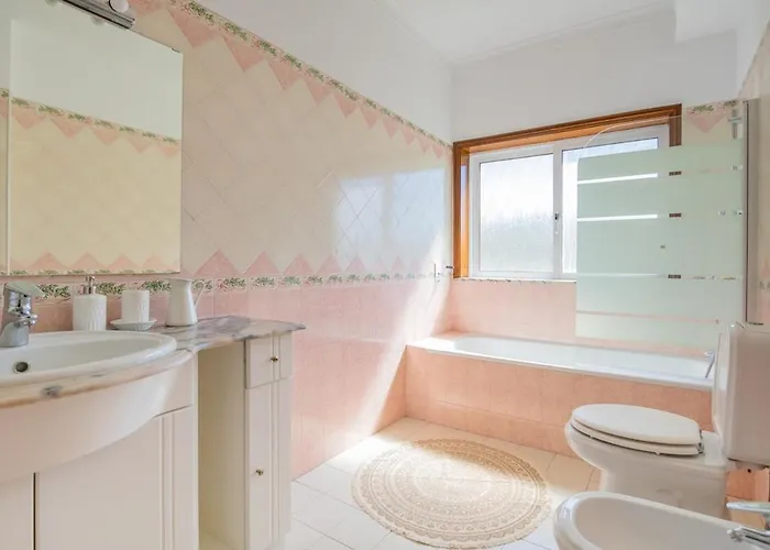 Private Gardened House - 5min From The Guest house