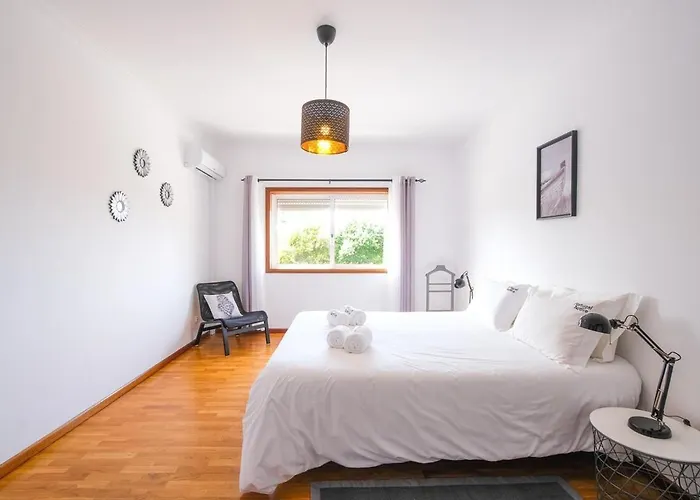 Private Gardened House - 5min From The Guest house