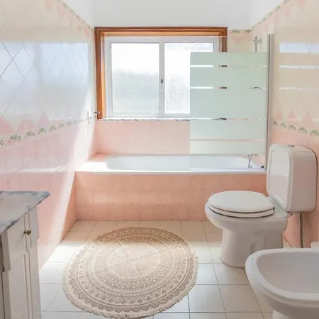 Pensjonat Private Gardened House - 5min From The Viana do Castelo