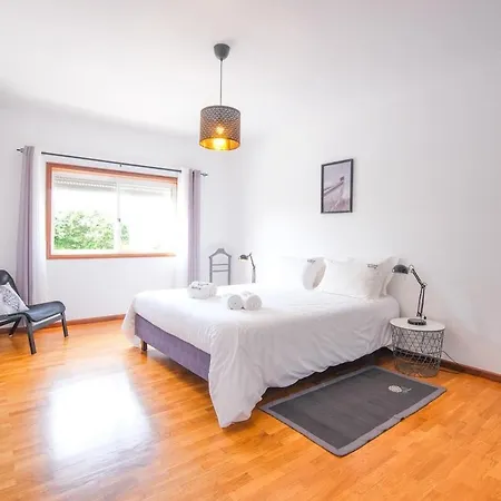 Private Gardened House - 5min From The