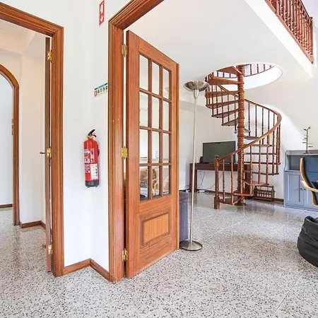 Private Gardened House - 5min From The 펜션 *