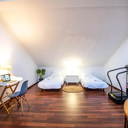 Pensjonat Private Gardened House - 5min From The